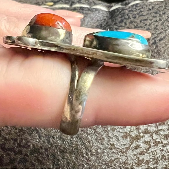 Beautiful turquoise and coral ring
Size 7 - Picture 2 of 3
